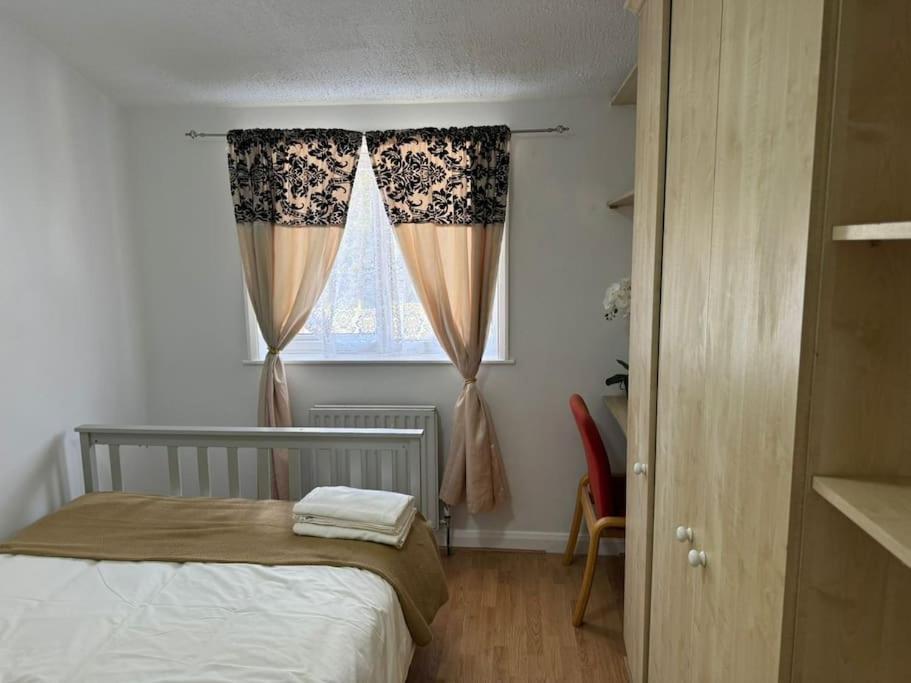 Charming 3-Bedroom Retreat With Modern Comforts South Ockendon 外观 照片