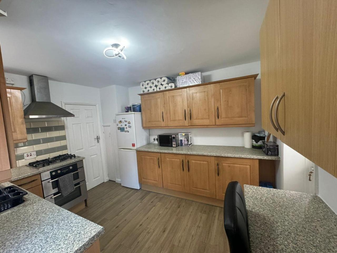 Charming 3-Bedroom Retreat With Modern Comforts South Ockendon 外观 照片