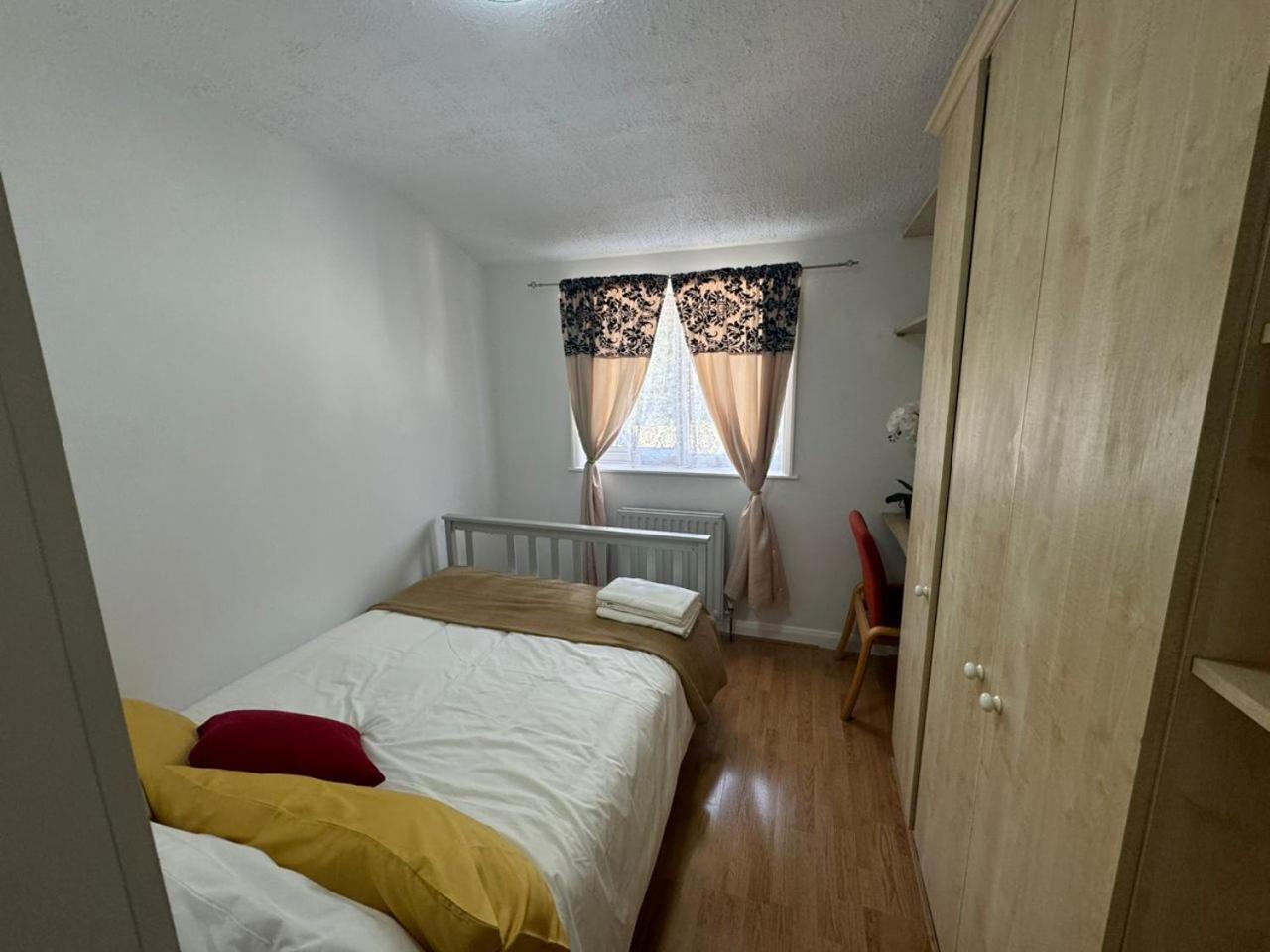 Charming 3-Bedroom Retreat With Modern Comforts South Ockendon 外观 照片