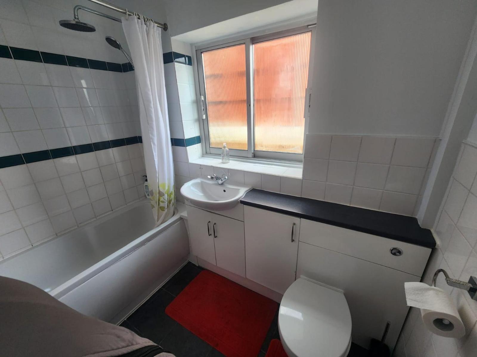 Charming 3-Bedroom Retreat With Modern Comforts South Ockendon 外观 照片