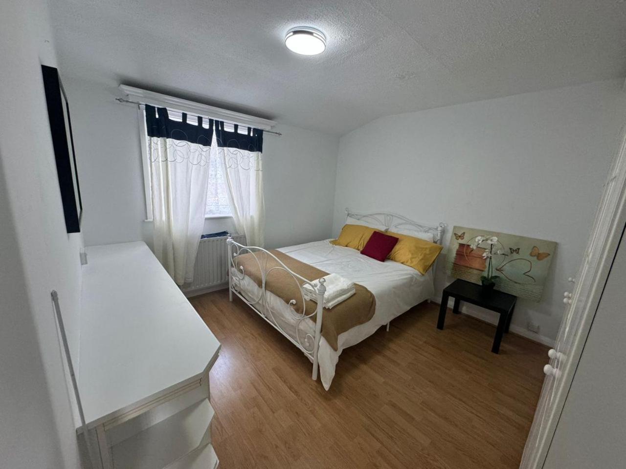 Charming 3-Bedroom Retreat With Modern Comforts South Ockendon 外观 照片